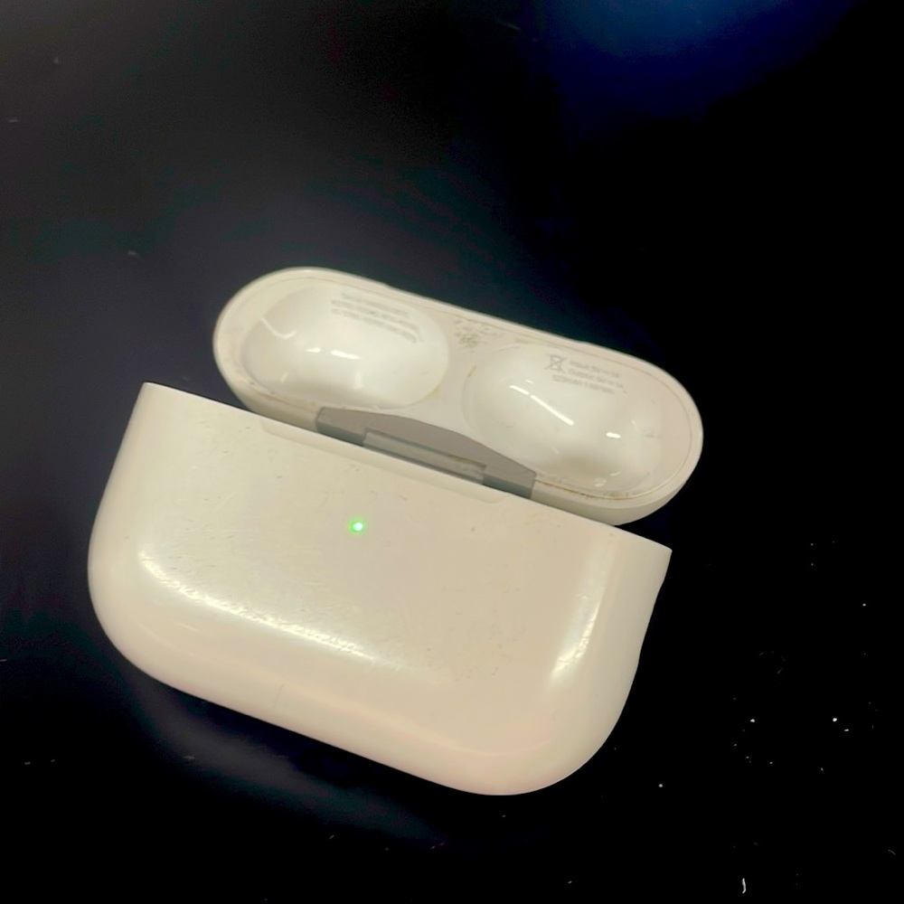 AirPods Pro case only used
